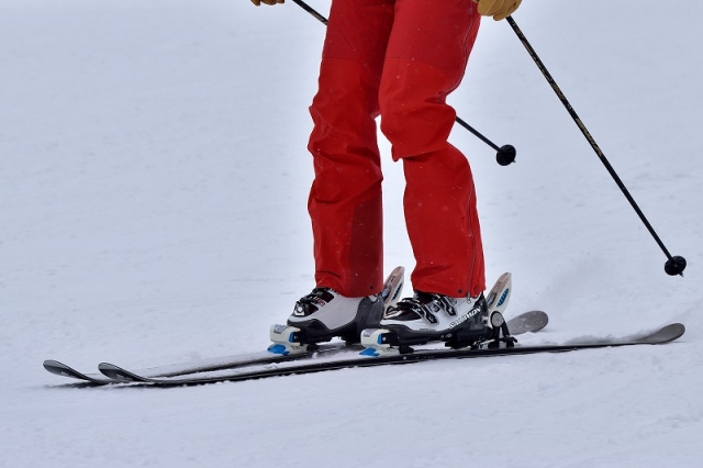 布基礎とベタ基礎の違いは、スキーのストックと板と似ている