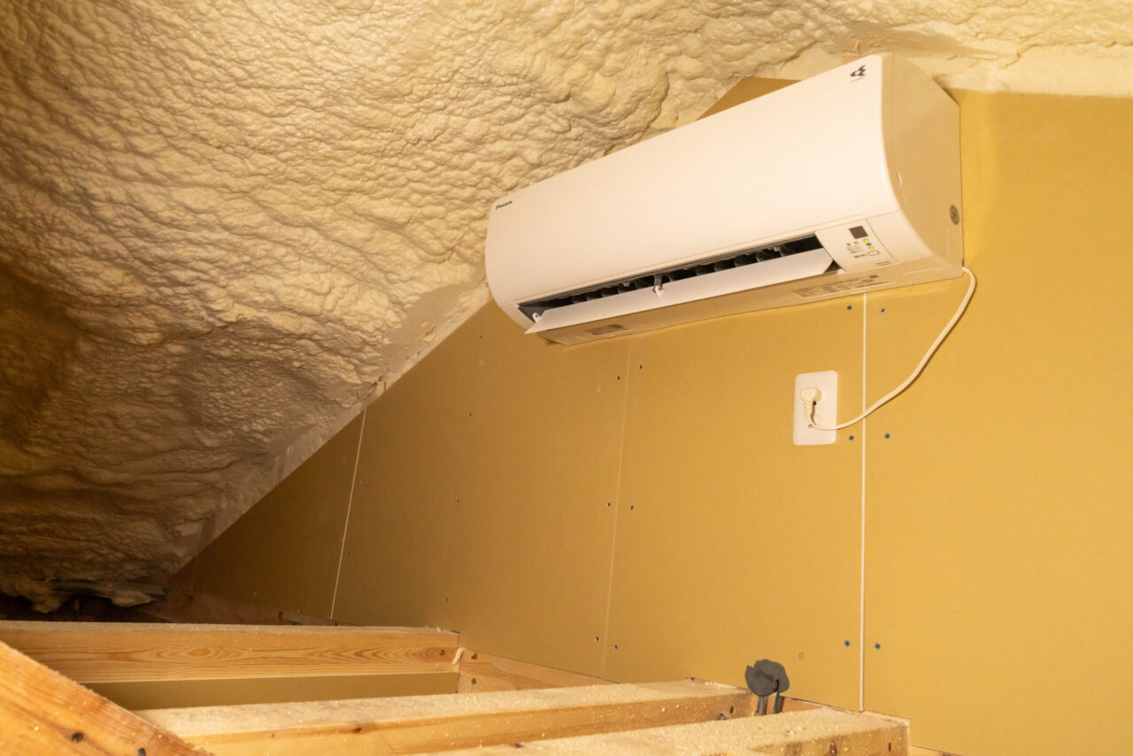 屋根断熱＋屋根裏エアコンで空調を行った事例