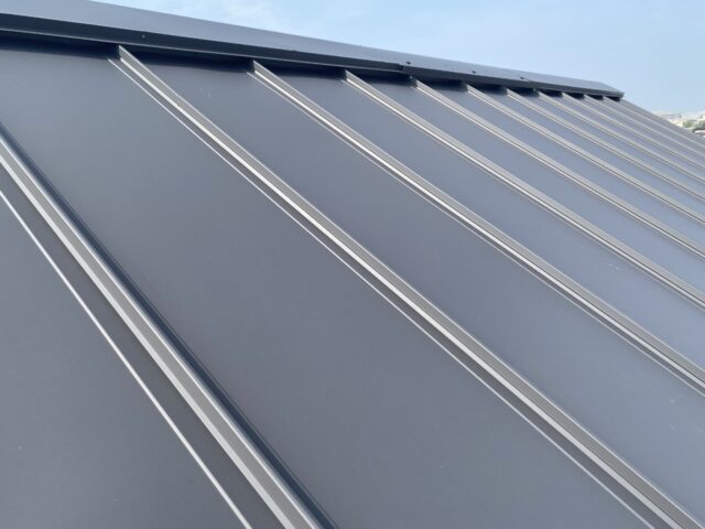 屋根で採用されることが多い「ガルバリウム鋼板」