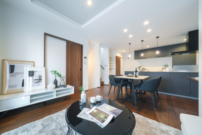 【せやまどりNo.103】「狭小地の3階建てに開放的な空間・大収納を設けた家」の間取り図 | LDK