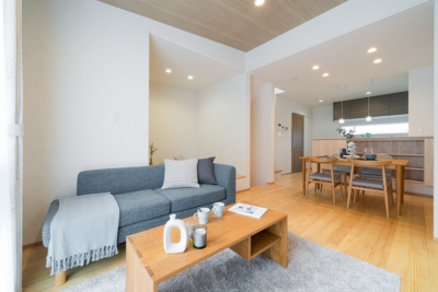 【せやまどりNo.105】「狭小地でも快適！延床27坪で叶えた無駄ゼロ設計の家」の間取り図 | LDK